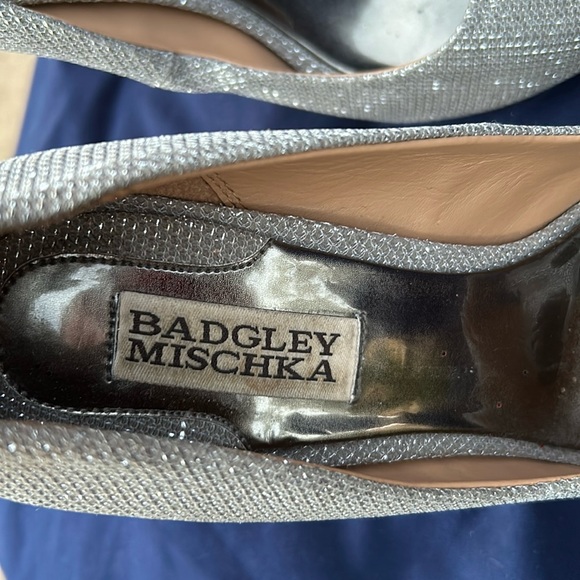 Badgley Mischka Silver Pumps - Picture 7 of 11